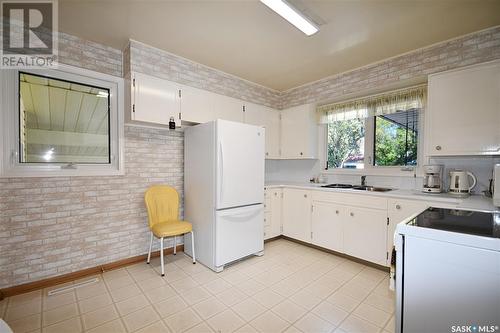 253 25Th Street W, Prince Albert, SK - Indoor Photo Showing Kitchen