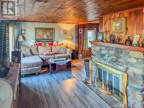 7660 Route 102, Lower Greenwich, NB - Indoor Photo Showing Living Room