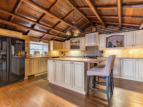 Kitchen - 23 Ch. Lockhart, Val-Des-Monts, QC - Indoor Photo Showing Kitchen With Upgraded Kitchen