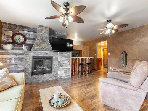 Family room - 23 Ch. Lockhart, Val-Des-Monts, QC - Indoor Photo Showing Living Room With Fireplace