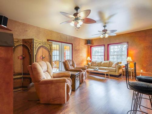 Family room - 23 Ch. Lockhart, Val-Des-Monts, QC - Indoor Photo Showing Living Room