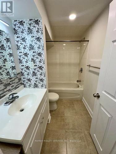 27 Evesham Crescent, Brampton, ON - Indoor Photo Showing Bathroom