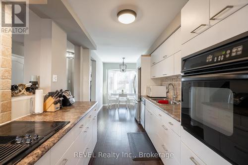 30 Naples Court, Thorold (558 - Confederation Heights), ON - Indoor Photo Showing Kitchen