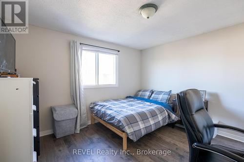 30 Naples Court, Thorold (558 - Confederation Heights), ON - Indoor Photo Showing Bedroom