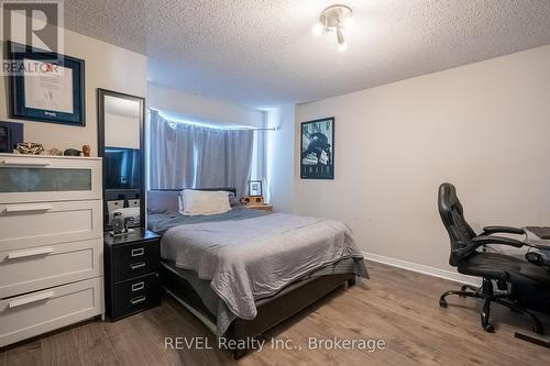 30 Naples Court, Thorold (558 - Confederation Heights), ON - Indoor Photo Showing Bedroom