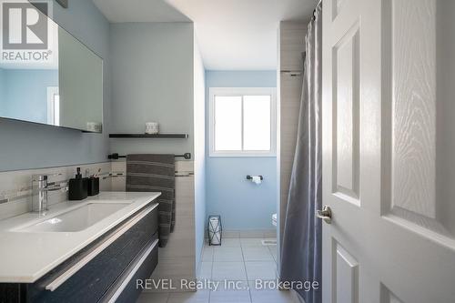 30 Naples Court, Thorold (558 - Confederation Heights), ON - Indoor Photo Showing Bathroom