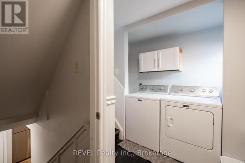 30 Naples Court, Thorold (558 - Confederation Heights), ON - Indoor Photo Showing Laundry Room