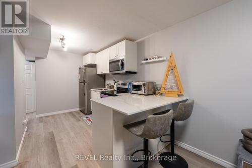 30 Naples Court, Thorold (558 - Confederation Heights), ON - Indoor Photo Showing Kitchen