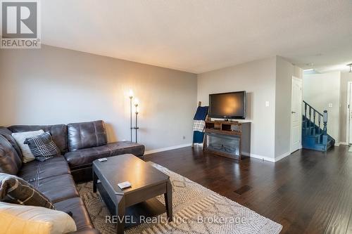 30 Naples Court, Thorold (558 - Confederation Heights), ON - Indoor Photo Showing Living Room