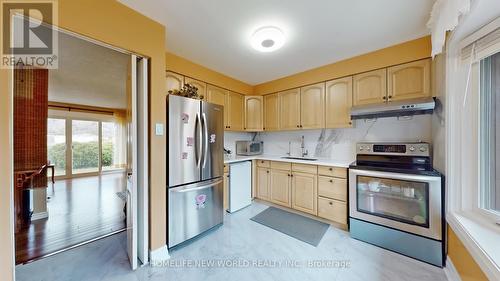 227 Hollyberry Trail, Toronto, ON - Indoor Photo Showing Kitchen