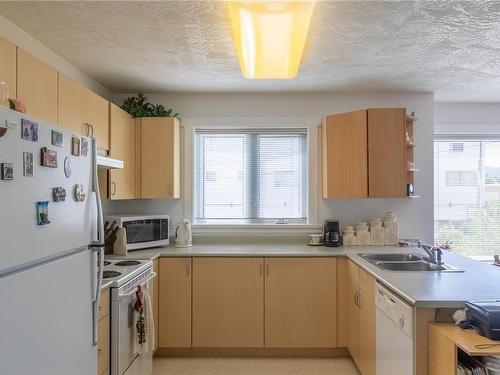 204-3855 11Th Ave, Port Alberni, BC - Indoor Photo Showing Kitchen With Double Sink