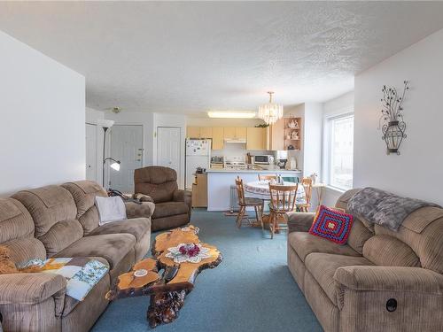 204-3855 11Th Ave, Port Alberni, BC - Indoor Photo Showing Living Room