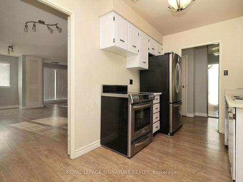 102-4005 Don Mills Rd, Toronto, ON - Indoor Photo Showing Kitchen