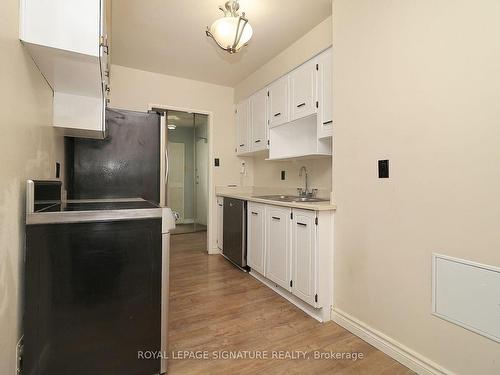 102-4005 Don Mills Rd, Toronto, ON - Indoor Photo Showing Kitchen