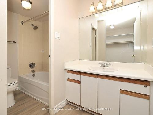 102-4005 Don Mills Rd, Toronto, ON - Indoor Photo Showing Bathroom