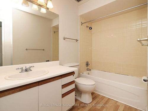 102-4005 Don Mills Rd, Toronto, ON - Indoor Photo Showing Bathroom