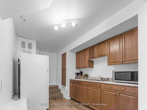 5 Victoria St, Clarington, ON - Indoor Photo Showing Kitchen With Double Sink