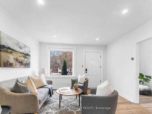 5 Victoria St, Clarington, ON - Indoor Photo Showing Living Room