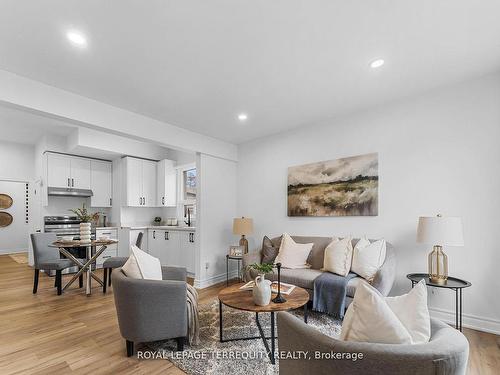 5 Victoria St, Clarington, ON - Indoor Photo Showing Living Room