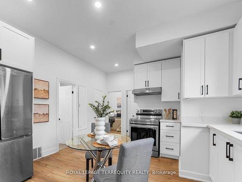 5 Victoria St, Clarington, ON - Indoor Photo Showing Kitchen