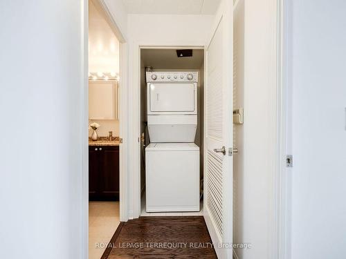 307-50 Via Rosedale Way, Brampton, ON - Indoor Photo Showing Laundry Room