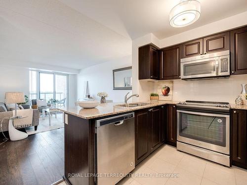 307-50 Via Rosedale Way, Brampton, ON - Indoor Photo Showing Kitchen With Double Sink