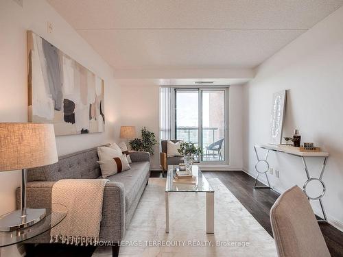 307-50 Via Rosedale Way, Brampton, ON - Indoor Photo Showing Living Room