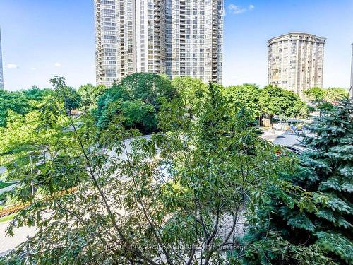 413-35 Kingsbridge Garden Circ, Mississauga, ON - Outdoor