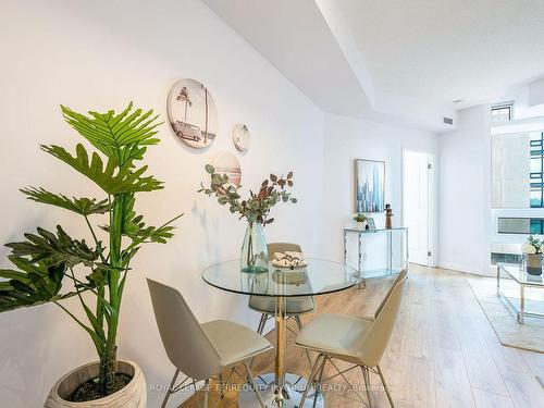 513-60 Annie Craig Dr, Toronto, ON - Indoor Photo Showing Dining Room