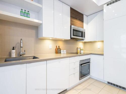 513-60 Annie Craig Dr, Toronto, ON - Indoor Photo Showing Kitchen