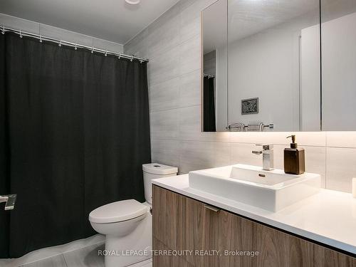 526-7 Smith Cres, Toronto, ON - Indoor Photo Showing Bathroom