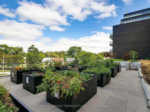 526-7 Smith Cres, Toronto, ON - Outdoor