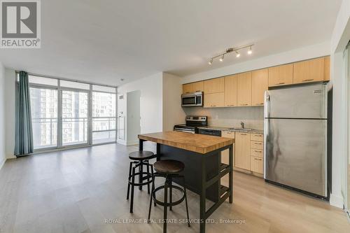 1223 - 38 Joe Shuster Way, Toronto, ON - Indoor Photo Showing Kitchen