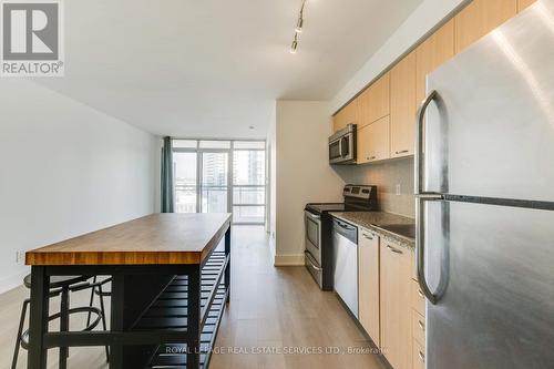 1223 - 38 Joe Shuster Way, Toronto, ON - Indoor Photo Showing Kitchen With Stainless Steel Kitchen