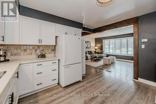 36 Colebrook Court, Kitchener, ON - Indoor Photo Showing Kitchen