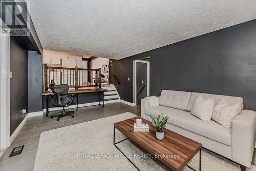 36 Colebrook Court, Kitchener, ON - Indoor Photo Showing Living Room