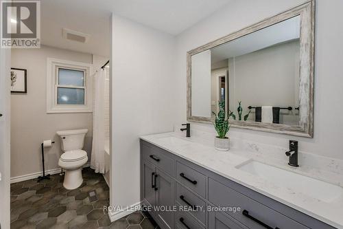 36 Colebrook Court, Kitchener, ON - Indoor Photo Showing Bathroom