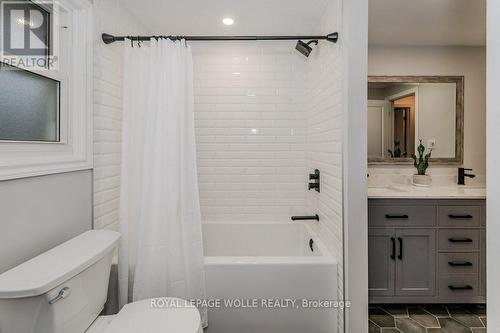 36 Colebrook Court, Kitchener, ON - Indoor Photo Showing Bathroom