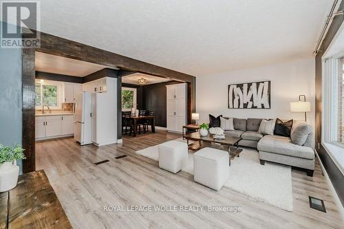 36 Colebrook Court, Kitchener, ON - Indoor Photo Showing Living Room