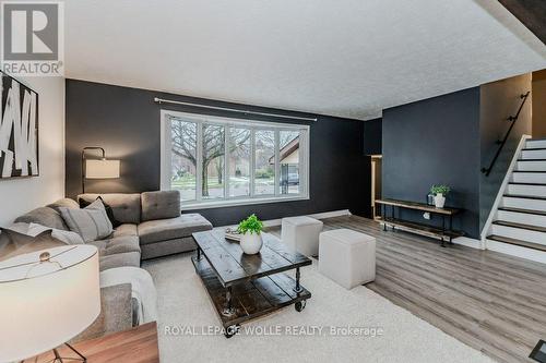 36 Colebrook Court, Kitchener, ON - Indoor Photo Showing Living Room