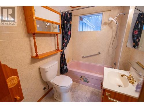 5116 Medeek Avenue, Terrace, BC - Indoor Photo Showing Bathroom