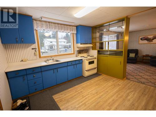 5116 Medeek Avenue, Terrace, BC - Indoor Photo Showing Kitchen