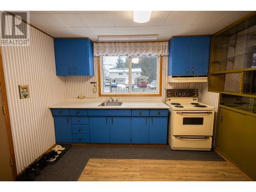 5116 Medeek Avenue, Terrace, BC - Indoor Photo Showing Kitchen