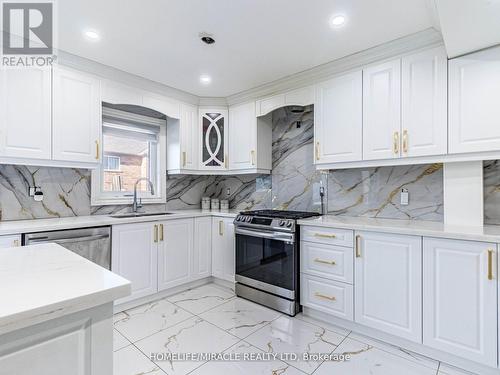 4 Fairhill Avenue, Brampton, ON - Indoor Photo Showing Kitchen