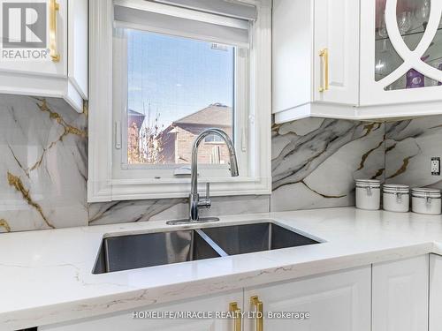 4 Fairhill Avenue, Brampton, ON - Indoor Photo Showing Kitchen With Double Sink