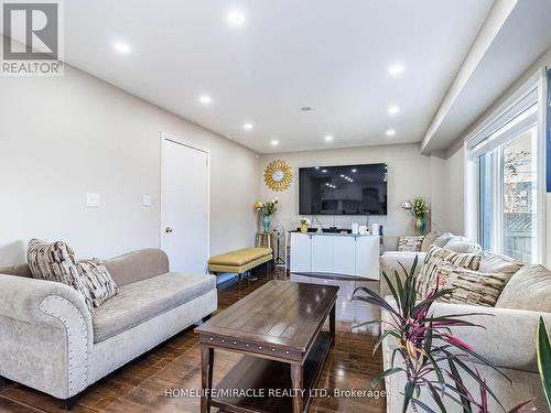 4 Fairhill Avenue, Brampton, ON - Indoor Photo Showing Living Room