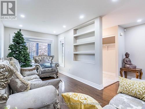 4 Fairhill Avenue, Brampton, ON - Indoor Photo Showing Living Room