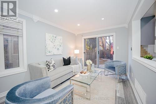 134 Toba Crescent, Brampton, ON - Indoor Photo Showing Living Room