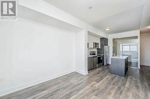 1310 - 202 Burnhamthorpe Road E, Mississauga, ON - Indoor Photo Showing Kitchen