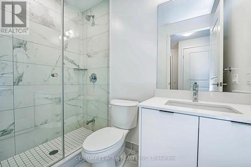 1310 - 202 Burnhamthorpe Road E, Mississauga, ON - Indoor Photo Showing Bathroom